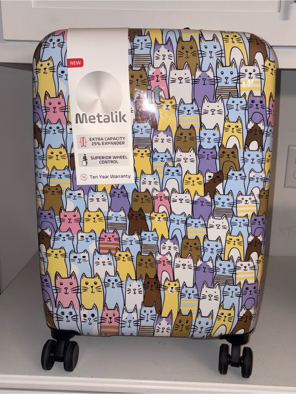 IT METALIK LUGGAGE”  “CRAZY CAT CROWD ” SM/MED CARRY ON  HARDSIDE ROLLER LUGGAGE